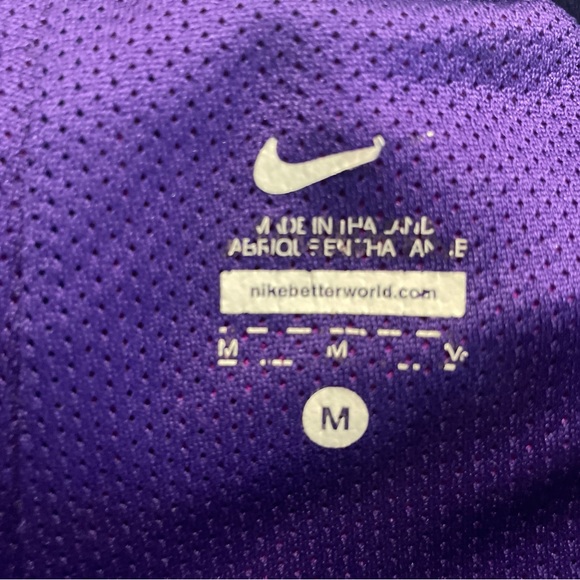 Nike, médium but more like a small - Picture 5 of 5